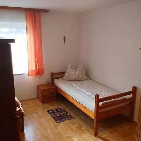 Privatzimmer ホームステイ *